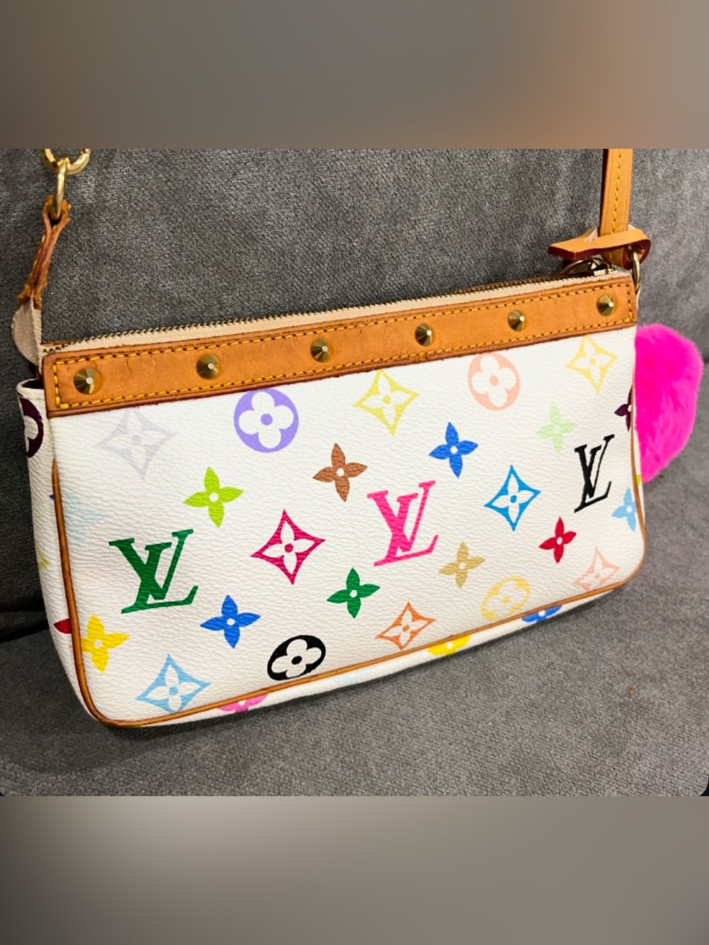 Louis Vuitton - Picture 2 of 16